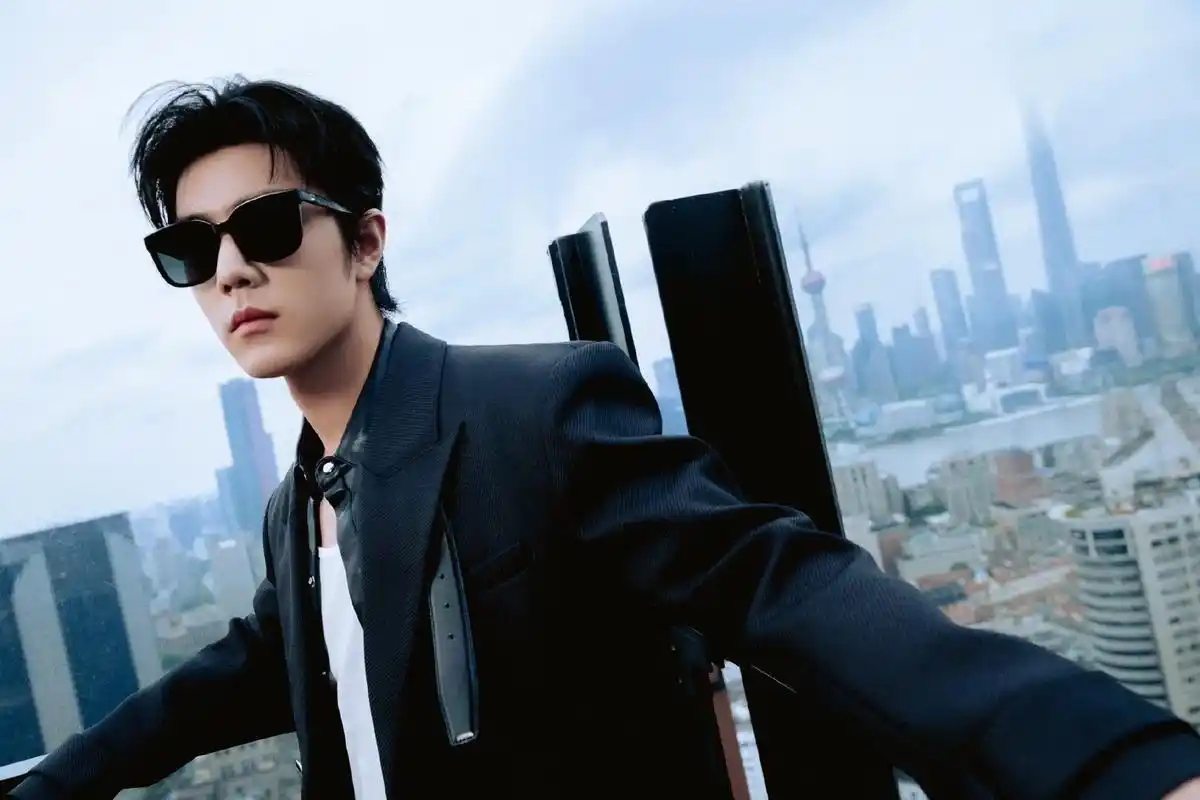 肖战陌森眼镜代言人 我记得那次的拾光盛典 好多人说