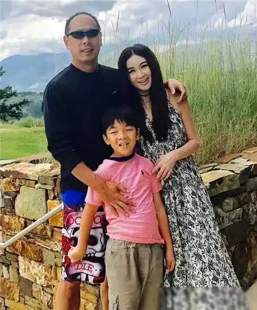 明明年纪相差不大,却看着像两代人,这6位女星把"老公熬成爹"|张庭