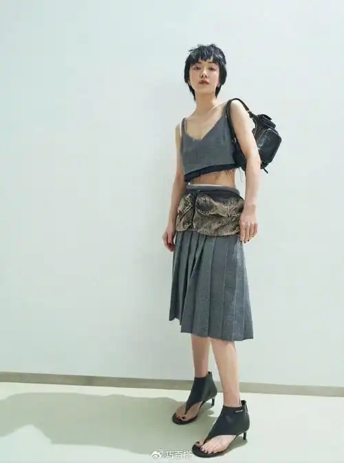 日常私服减龄又个性,小身材大能量|古灵|郭采洁|身材_新浪新闻