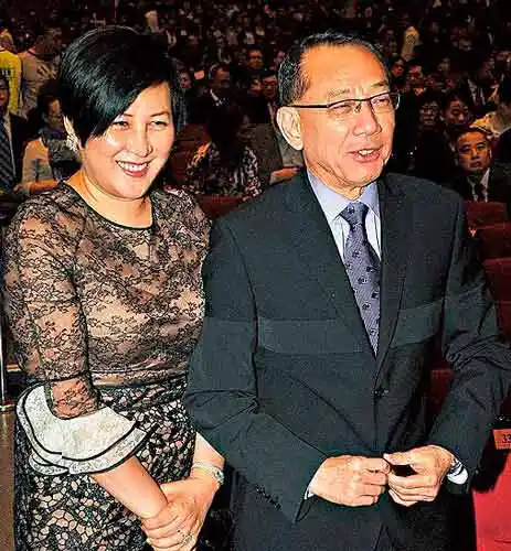 杨受成与现任太太陆小曼(图片来源:网络)