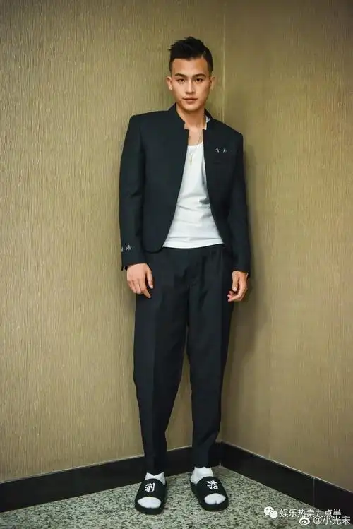 炮轰欧豪怒怼白客叫板建军大业叶大鹰什么来头