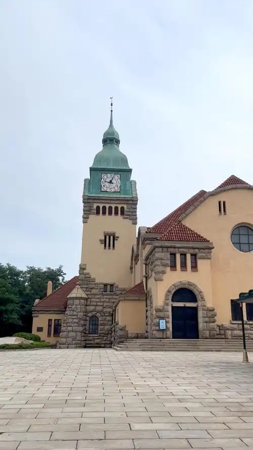 青岛的教堂:青岛基督教堂,龙山路教堂,圣弥厄尔教堂