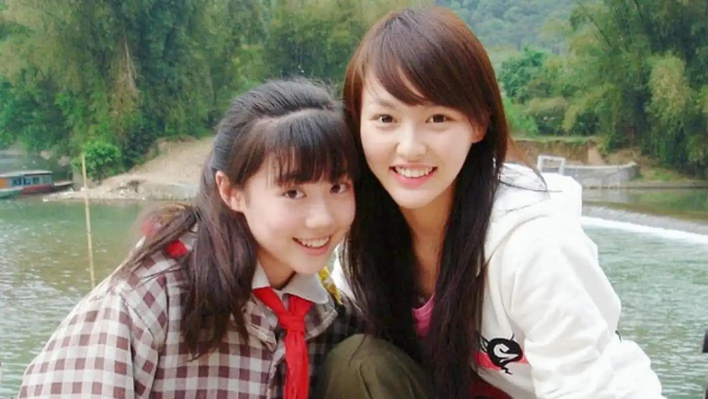 职高同桌晒与唐嫣昔日合照,忆23年前追星趣事,16岁糖糖判若两人  你