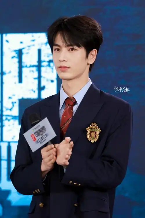 退一万步讲家赫就不能是我校校草吗0699#张凌赫