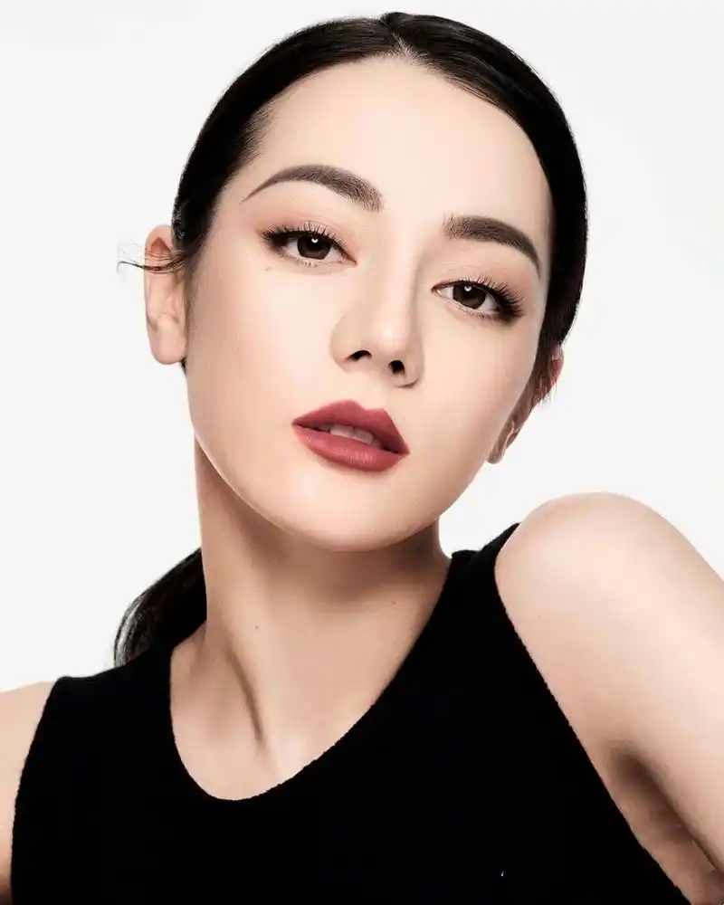 dior代言人,又美又高级 天天看着迪丽热巴的盛世美颜