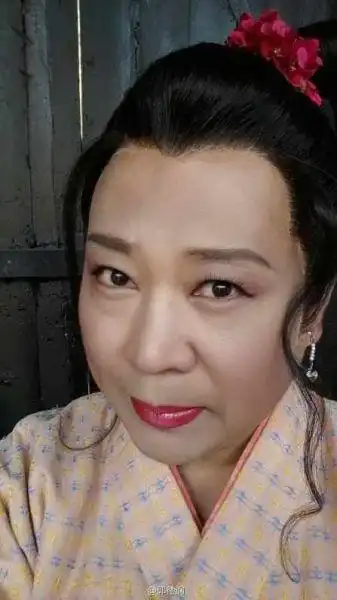 郭德纲男扮女装