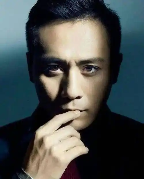 原创演员刘烨曾是谢娜前男友分手后娶国外娇妻结婚多年无绯闻