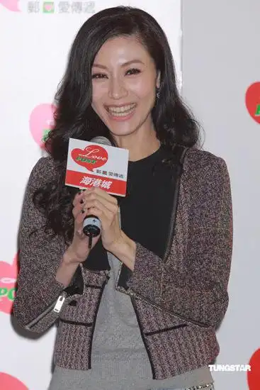 李嘉欣着黑丝袜秀修长美腿称不急要孩子组图2