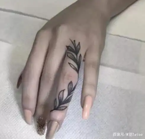 适合女士手上小纹身图片,有喜欢的吗?