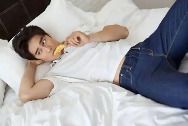 蒋劲夫不仅穿衣显瘦脱衣肉, 单是这五块腹肌就够玩一辈子!