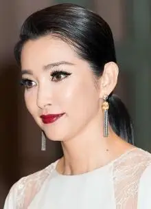 李冰冰烈焰红唇 蝙蝠精范儿走起