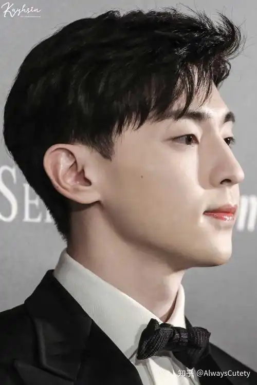 影响一个男生长得好看最关键的五官是什么?