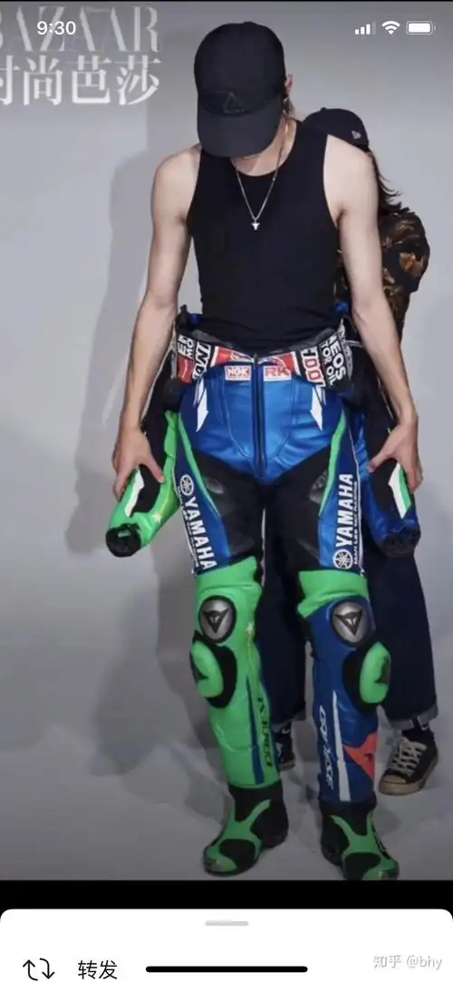 为什么最近王一博左手小臂贴了东西?是纹了纹身吗?还是受伤了?