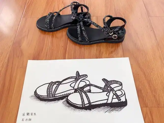 素描写生班《凉鞋写生》学生作品