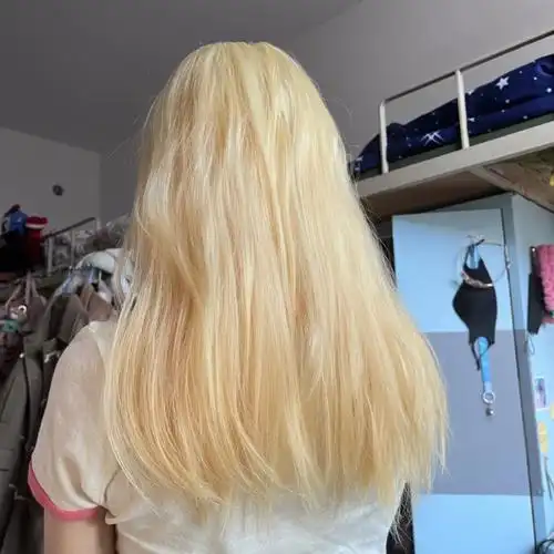 早就想尝试漂发,在朋友的帮助下尝试了新发色～1