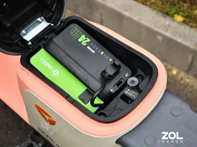 雅迪ttfar碳纤维锂电池拥有过流保护,过充保护,过放保护,短路保护等15