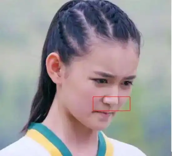 继杨幂周洁琼之后娱乐圈又一瘪嘴女神诞生还是个00后小小花