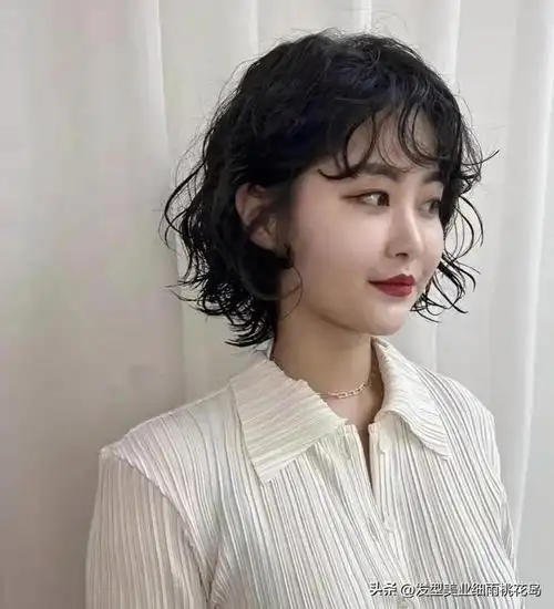 日系短发女层次感教程,"极致超短烫"简单又耐看 - 冷求网