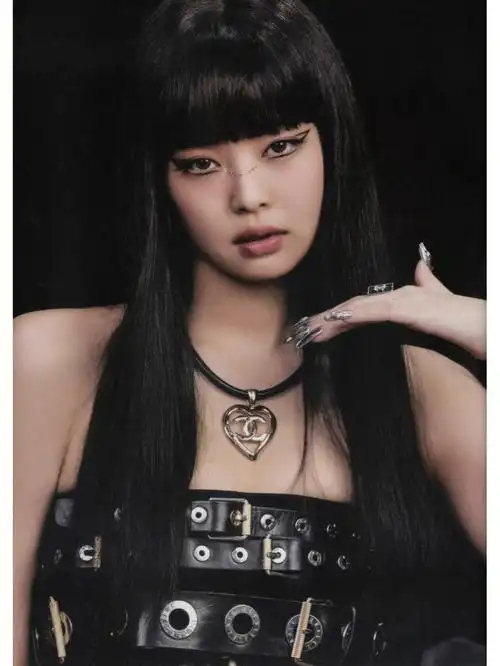 blackpinkjennie黑版专辑扫图