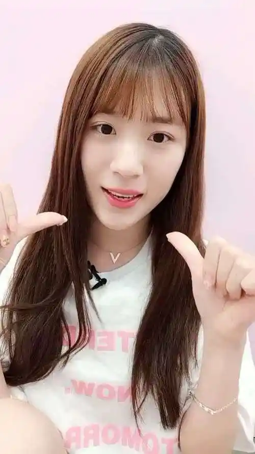 大家好,我是腾讯视频《创造101》选手吴茜,请为我加油!