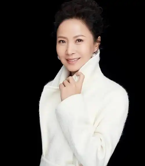 回顾演员赵越:嫁二婚佟凡恩爱25年,57岁无儿无女亦无悔