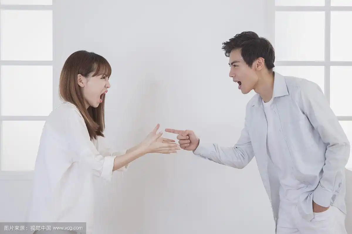 年轻情侣,吵架,责骂