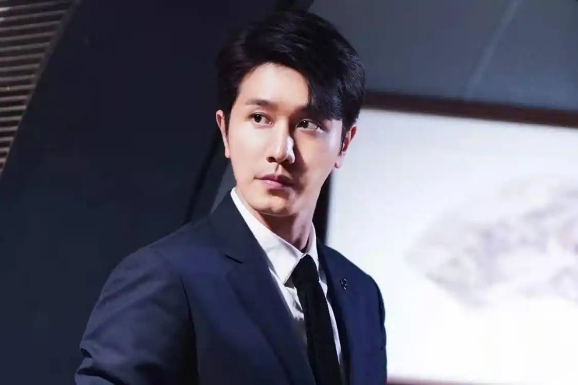 《阳光之下》口碑下滑,彭冠英戏份删减过多,难逃高开低走命运?