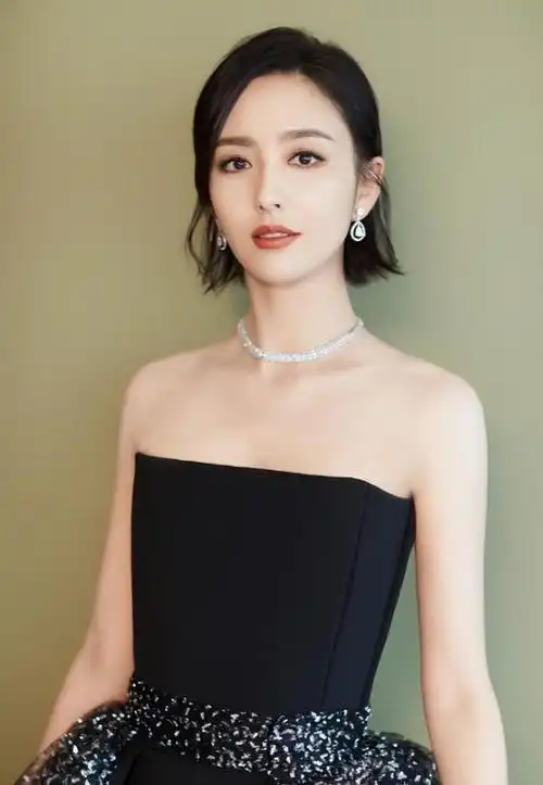 事实证明,40岁"离婚不分家"的佟丽娅,早已选择了另一种人生