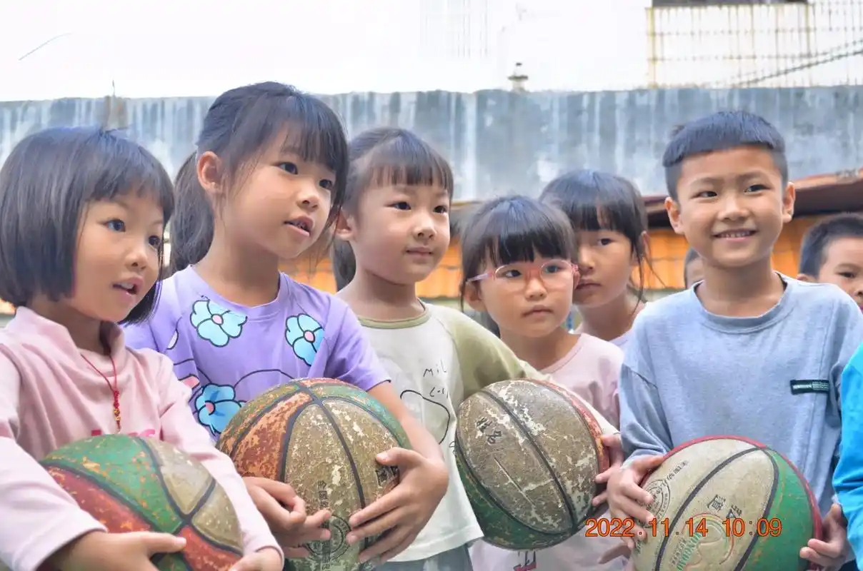 志漢体育—新沙彩虹幼儿园篮球课90.