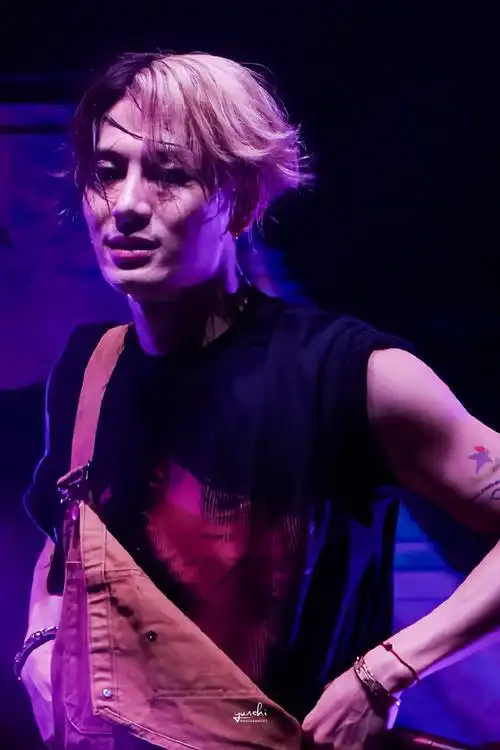 王嘉尔|magicman广州站02.背带裤 可爱鬼是你没错了!