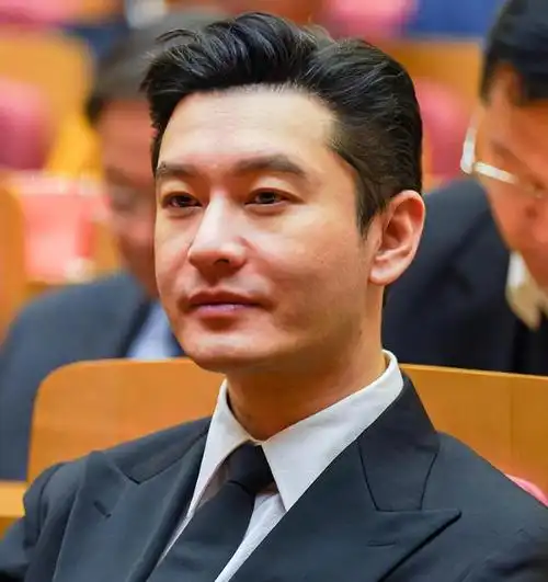 明星素颜现身人民大会堂,吴京脸红脖子粗,陈道明生图真实|周迅|段奕宏