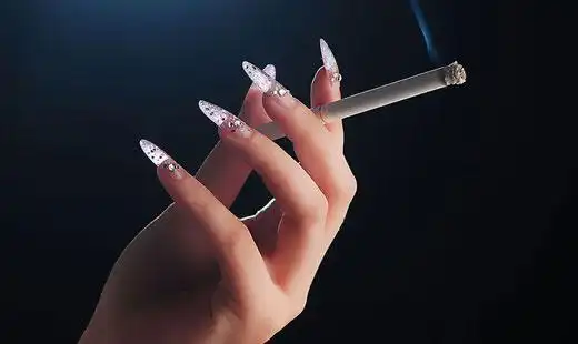 烟女迷行 健康难寻