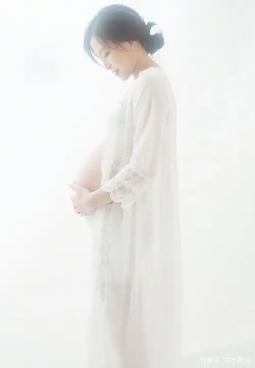 吴敏霞:怀孕时拍的"大肚子照"