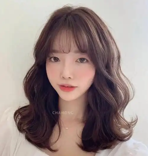 菱形脸和方脸人群很适合亚洲人的脸型中长发妹子一定要烫的甜美蛋蛋卷