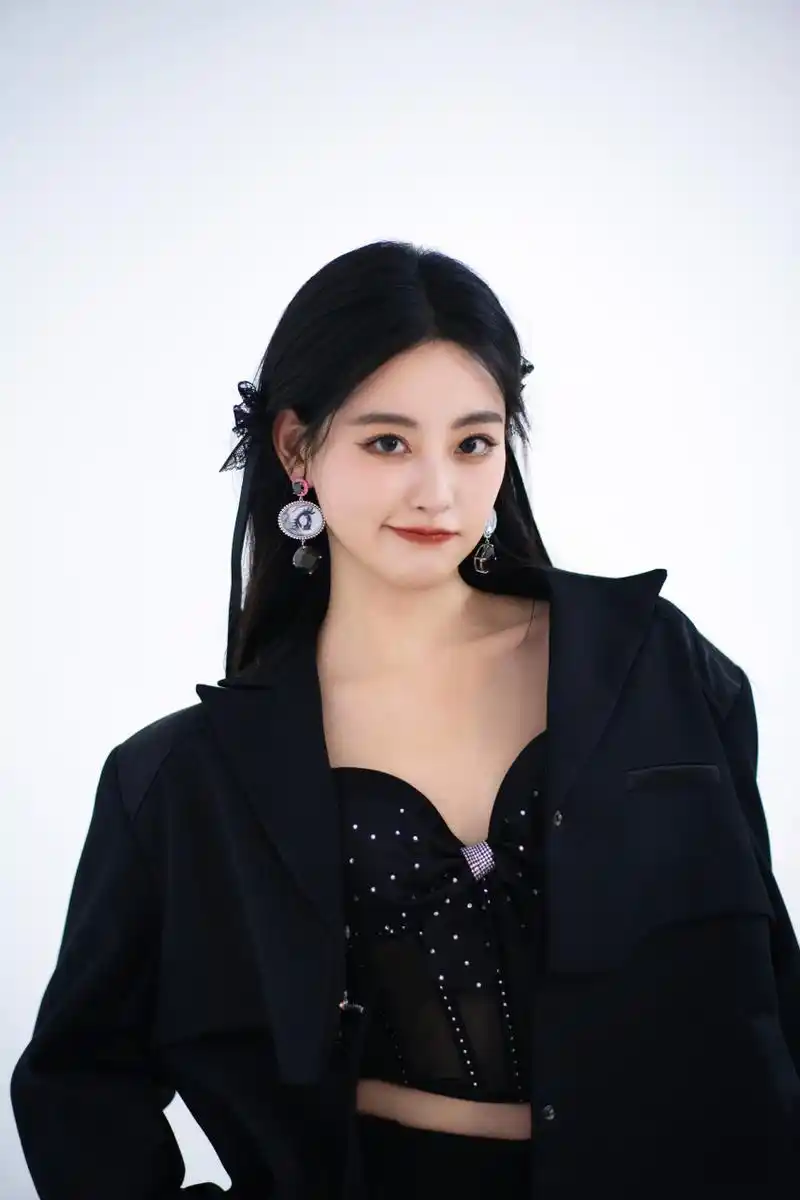 祝绪丹,夏日酷感黑色吊带小可爱高清组图