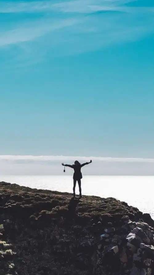 唯美清新自然旅行背影,高清图片,手机锁屏桌面-壁纸族