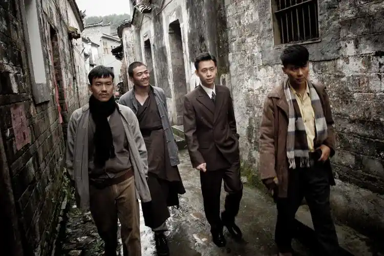 剧情容量大,反转多,节奏快,人物性格丰满,演员个个在线,廖凡,张译等人