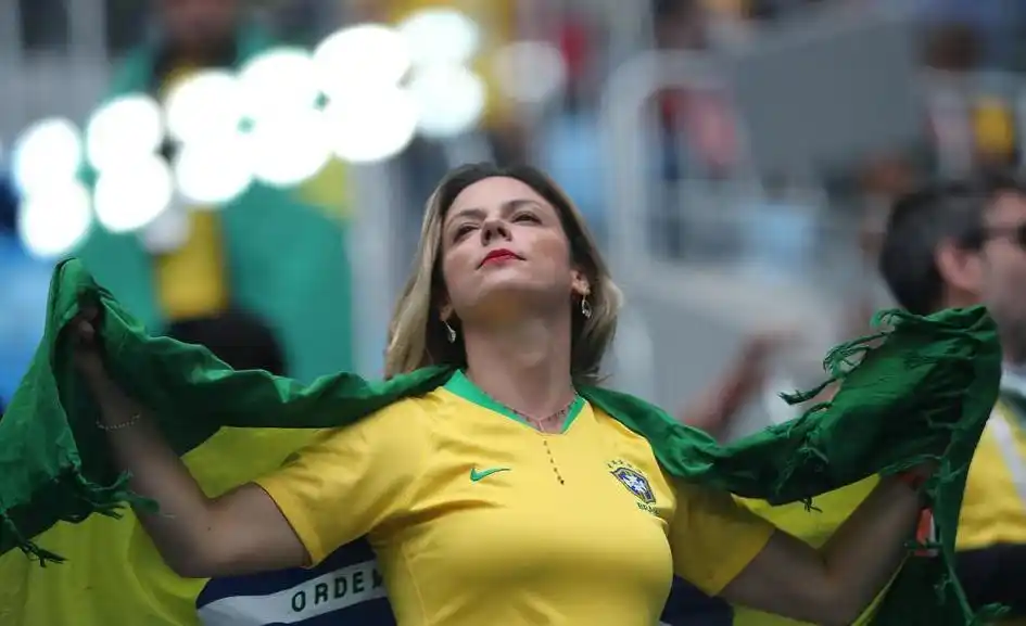 世界杯佳丽:维密名模为巴西助威,哥斯达黎加球星和太太青梅竹马