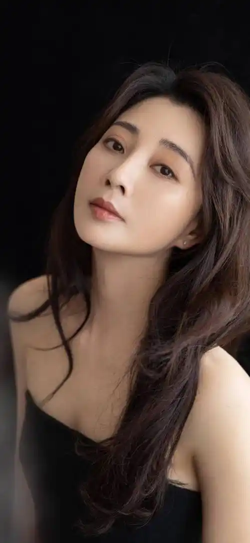 殷桃,本名yin tao,是中国内地著名女演员.