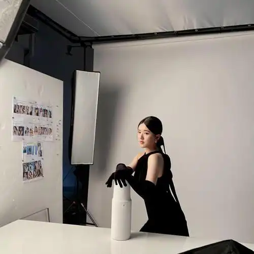 赵露思一改往日乖巧模样,穿"露背装"演绎成熟美人,气质惊艳|裙子|吊带