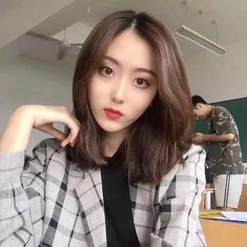 陪玩妹子可er30头像本人的照片2