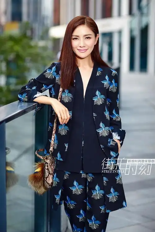 p>胡可,1975年12月1日出生于浙江省嘉兴市,中国内地女演员,主持人.