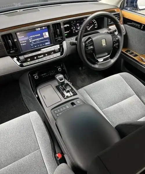 丰田的天花板全新丰田世纪曝光复古元素打造v8混动加持