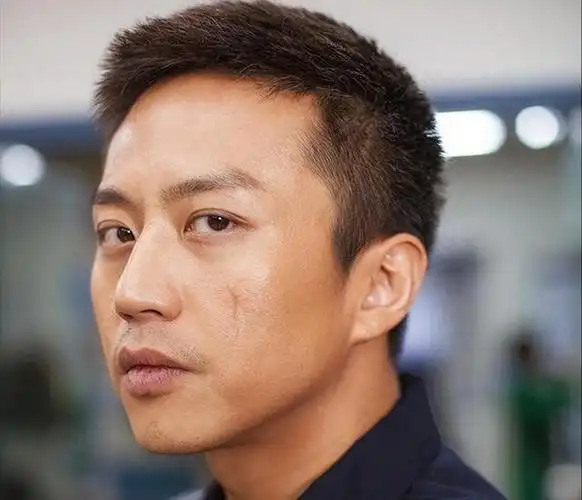 原来邓超的亲生父亲有着非同寻常之处!难怪孙俪铁了心要嫁他