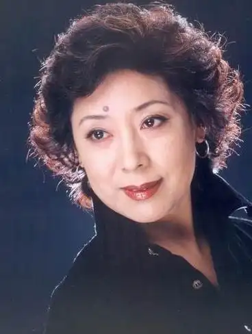 嗓音如大地般深情温暖的女中音歌唱家关牧村