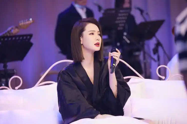 戚薇睡衣齐肩短发造型#@戚薇 终于又变成短发啦!