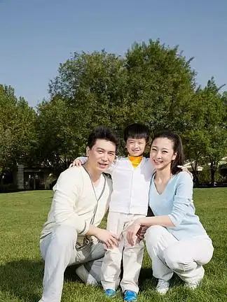 【小男孩一家三口】图片免费下载_小男孩一家三口素材_小男孩一家三口