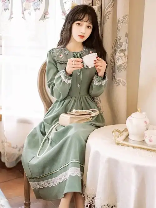 2021秋季新款复古法式田园灯芯绒娃娃领连衣裙宫廷风少女甜美长裙