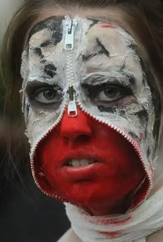 满街都是厉鬼 布拉格僵尸倾巢出动