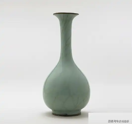 宋代官窑侈口瓶,被认为是假货,300万直接变成一文不值_瓷器